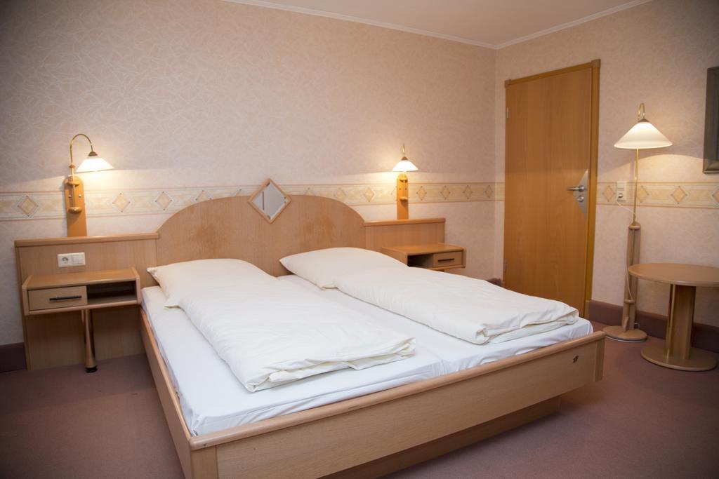 Hotel Garni Promenade Weissenhorn Room photo